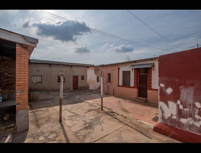 466M² BUSINESS FOR SALE IN TURFFONTEIN